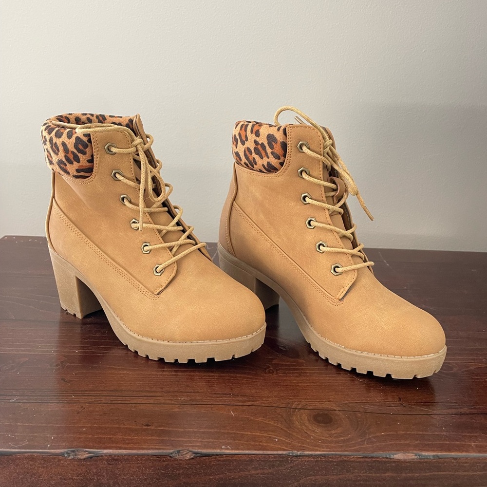 NWOB Women’s 6=Big Girl’s 4 Nicole Miller Boots w/ heels & Leopard Trim